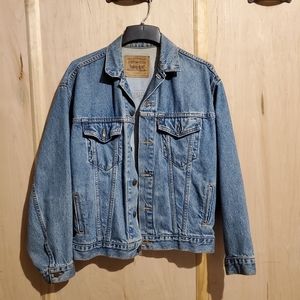 Vintage Levi's XL jacket. Fits like Men's Large